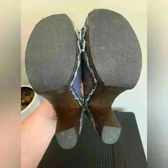 Stuart Weitzman distressed denim platforms size 5 - Picture 6 of 12